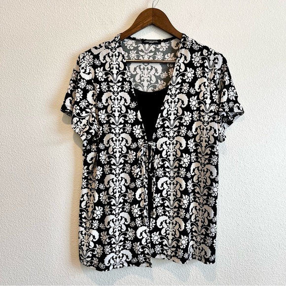 Notations Tops - Notations 1X Black White Damask Print Top Short Sleeve Wrinkle Resistant Travel